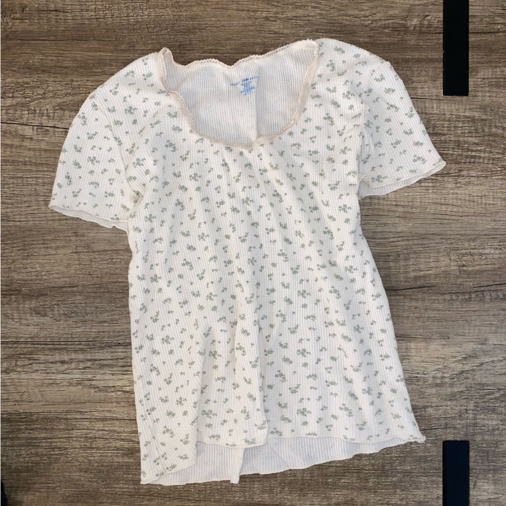 Brandy Melville green flower t shirt